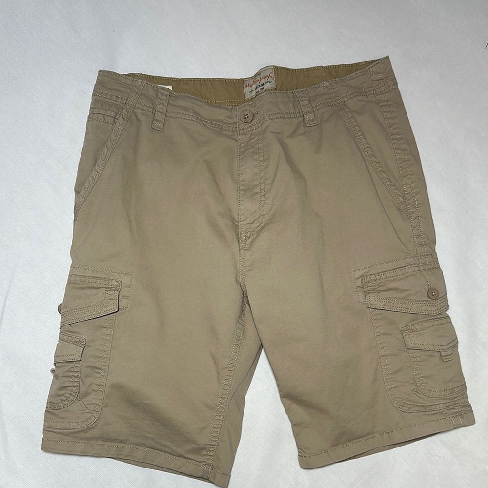Men's Original Weatherproof Vintage Tan Cargo Shorts- Like New